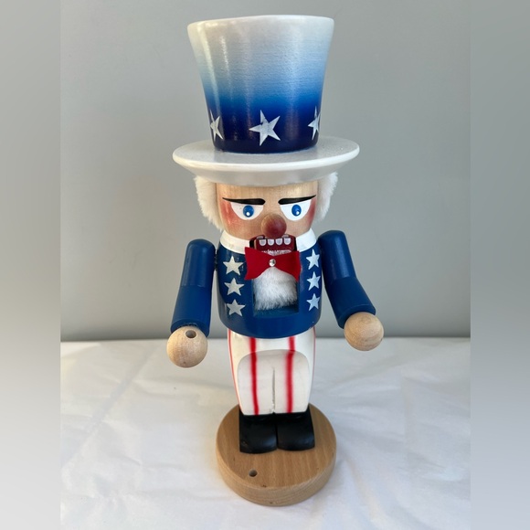 STEINBACH CHUBBY UNCLE SAM NUTCRACKER HOLDING AMERICAN FLAG STAMPED - Picture 2 of 12